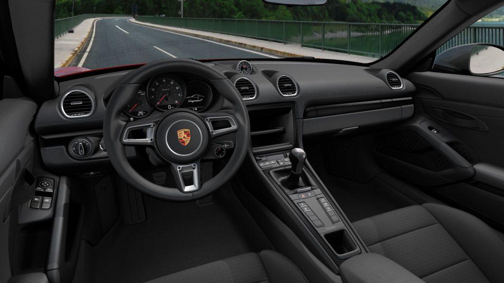 Interni della Porsche 718 Cayman T
