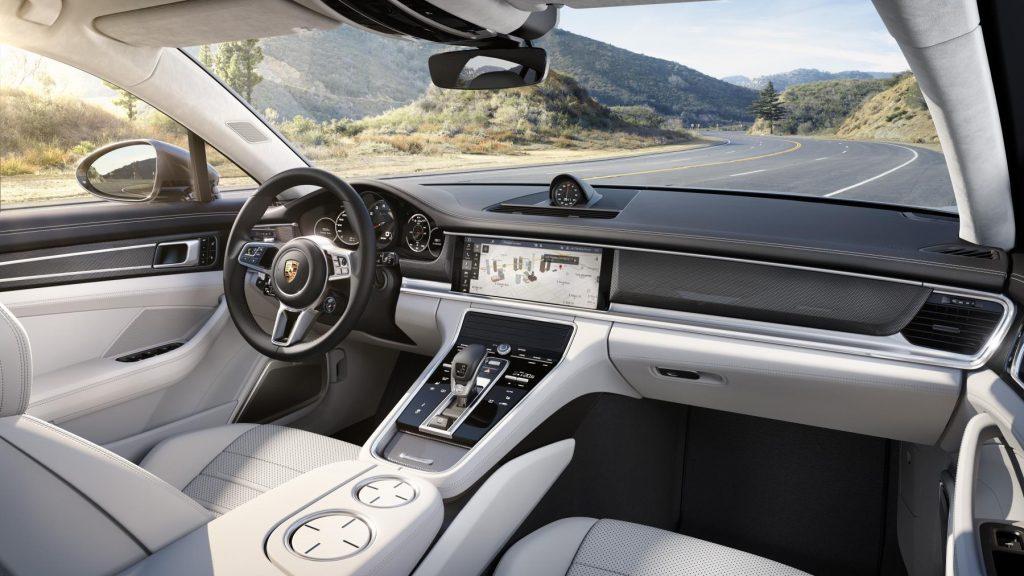 Interni della Porsche Panamera Turbo